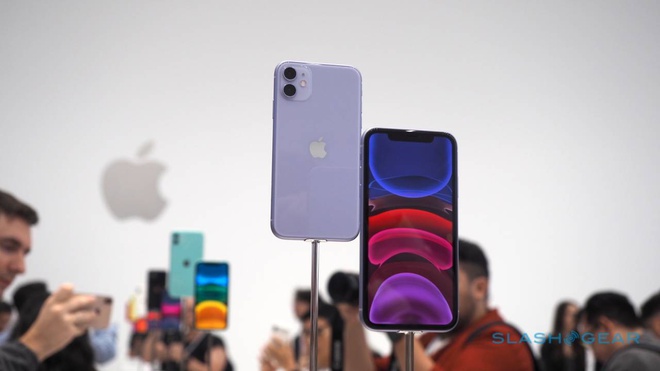 Một tháng về Việt Nam, iPhone 11 chính hãng đã giảm giá