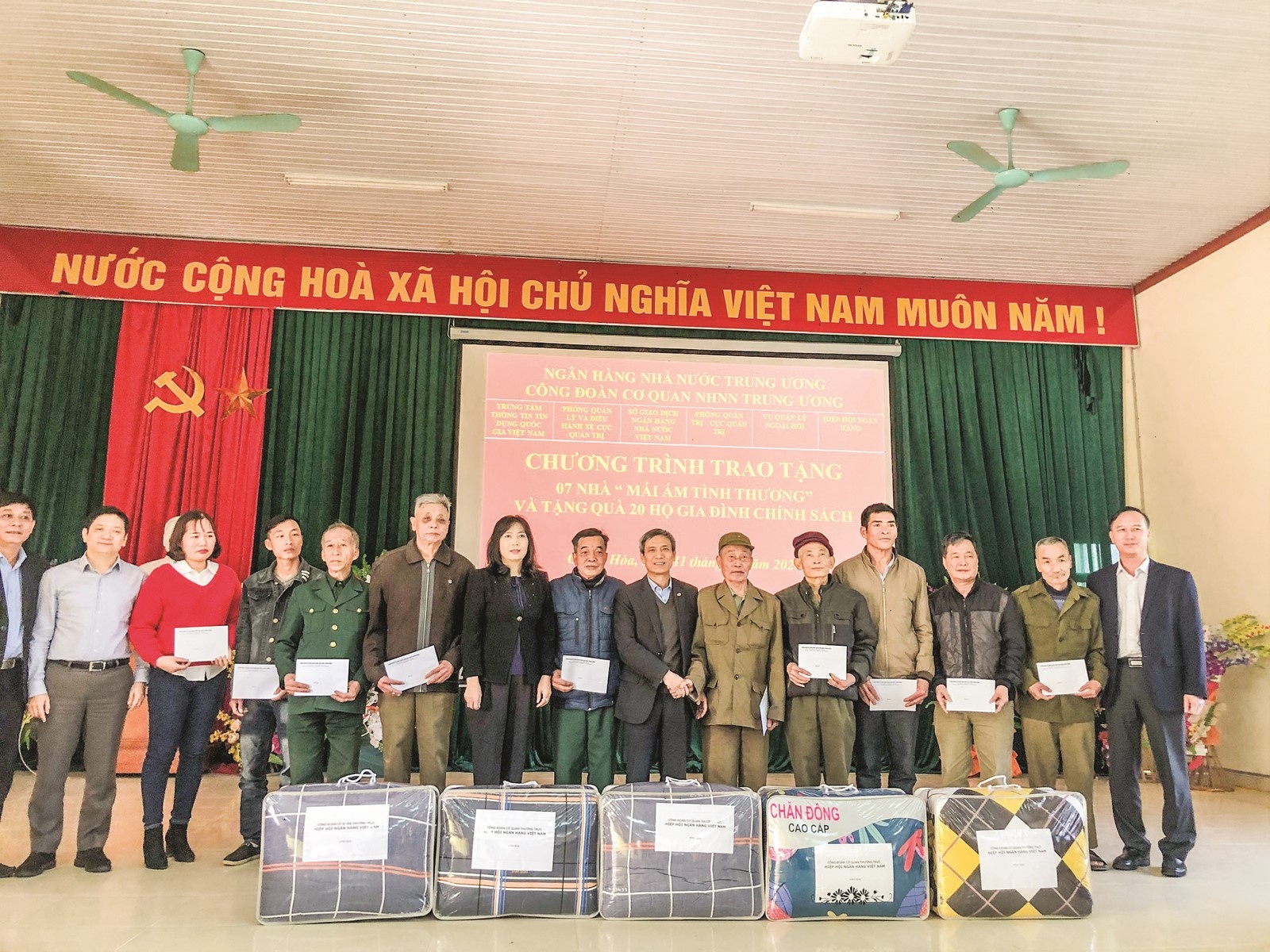 Trung tâm Thông tin Tín dụng Quốc gia Việt Nam: Chung tay xây dựng “Mái ấm tình thương”