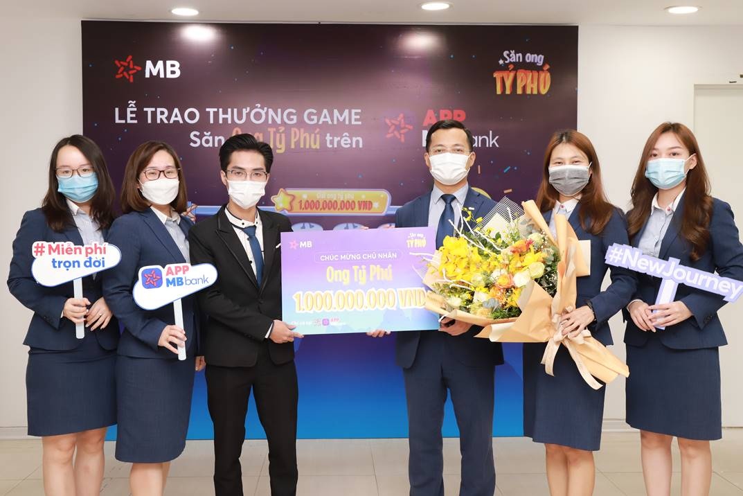 Đã có khách hàng trúng 1 tỷ đồng trong mini game “Săn Ong Tỷ Phú" trên app MBBank