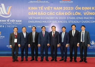 Thủ tướng Phạm Minh Chính chủ trì phiên toàn thể cấp cao Diễn đàn Kinh tế Việt Nam