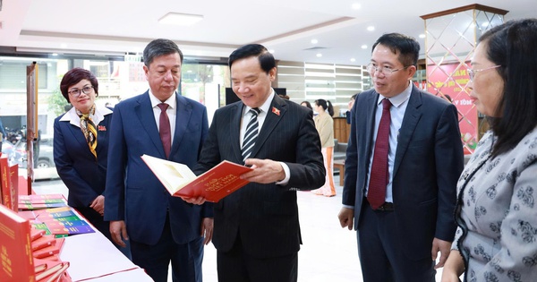 Ra mắt cuốn sách "80 năm Quốc hội Việt Nam - Những dấu ấn lịch sử"