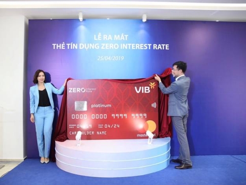 Lần đầu tiên tại Việt Nam: Thẻ tín dụng miễn lãi trọn đời