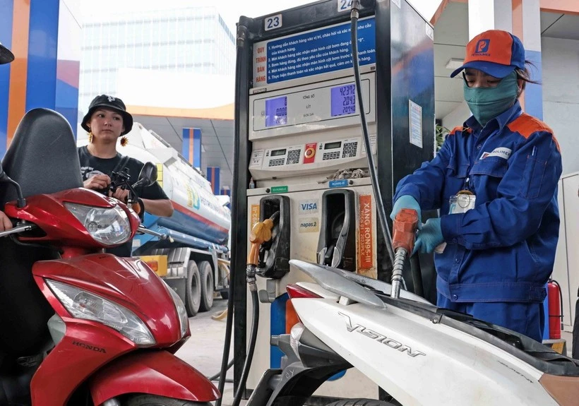 Giá xăng dầu trong nước tiếp tục giảm, dầu diesel về ngưỡng 26.697 đồng