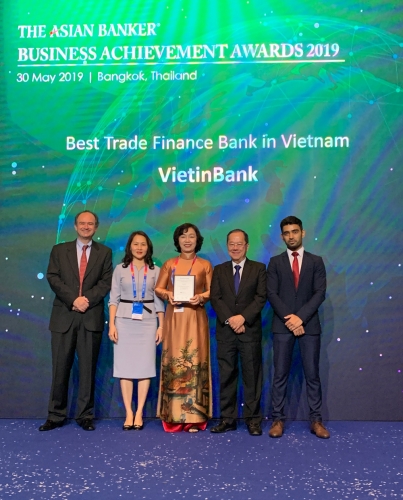 Lần thứ 3 liên tiếp, VietinBank nhận giải thưởng Ngân hàng tài trợ thương mại tốt nhất Việt Nam
