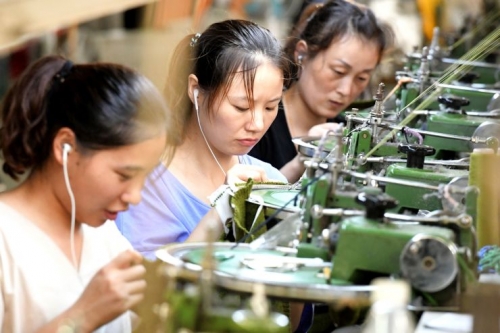 Sản lượng công nghiệp của Trung Quốc xuống thấp nhất 17 năm