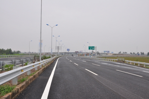 Tháo gỡ khó khăn trong triển khai dự án đường cao tốc Bắc - Nam phía Đông