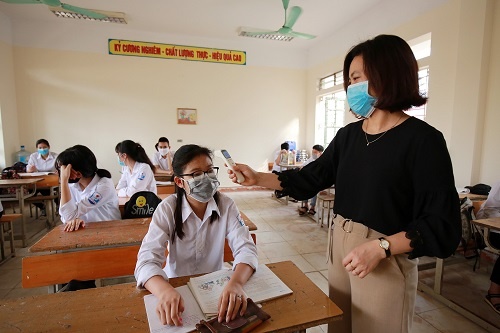 Hà Nội: Học sinh lớp 9 và 12 không ra khỏi thành phố cho đến khi thi xong
