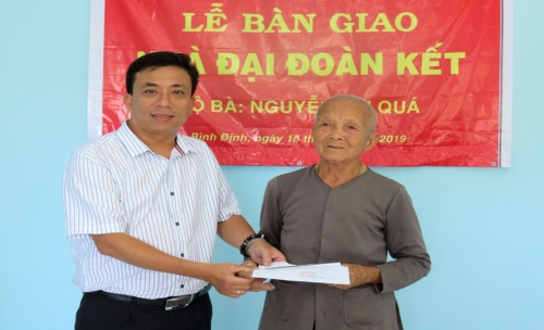 Ngành Ngân hàng Bình Định hỗ trợ xây mới 3 căn nhà Đại đoàn kết