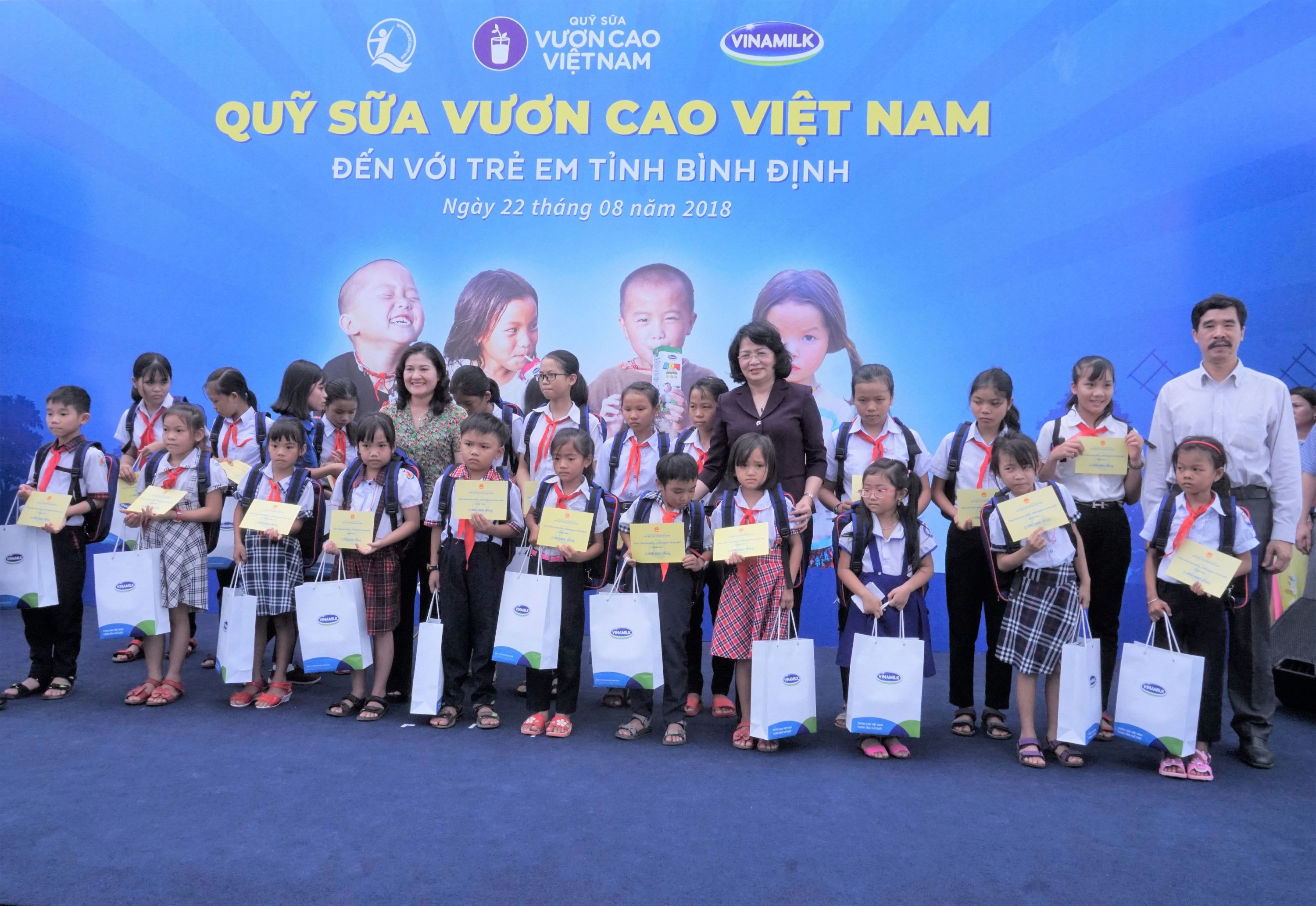 https://cdn.thoibaonganhang.vn/stores/news_dataimages/quanva/082018/23/10/cd0ec94ef03220d8e71e3b5e1c3720ba_33.jpg