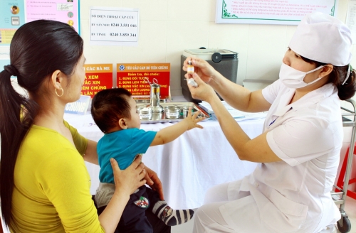 Cản trở trẻ em tiêm vắc xin bị phạt đến 1 triệu đồng
