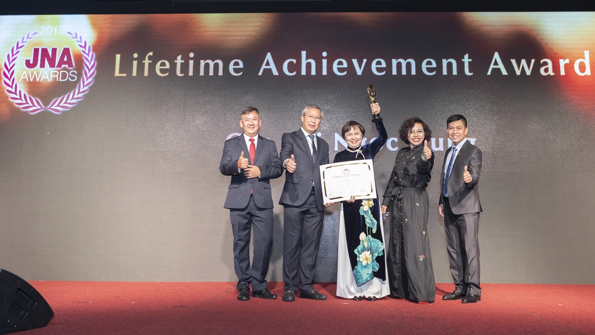 Chủ tịch PNJ Cao Thị Ngọc Dung được trao giải thưởng “Thành tựu trọn đời” cho ngành kim hoàn Châu Á