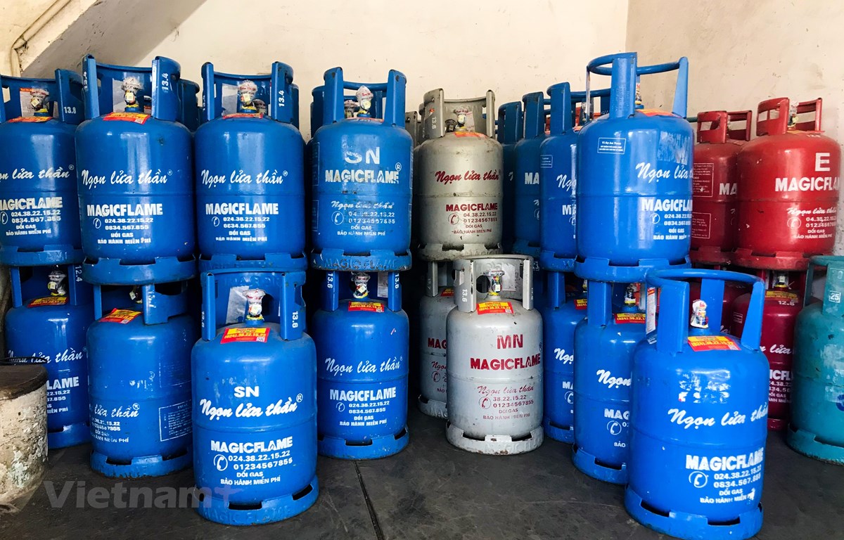 Hà Nội: Theo đà giá xăng, giá gas bán lẻ trong nước tiếp tục giảm