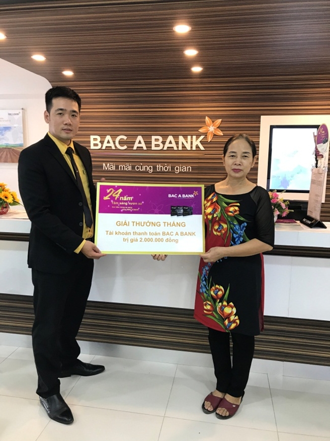 BAC A BANK trao thưởng cho khách hàng