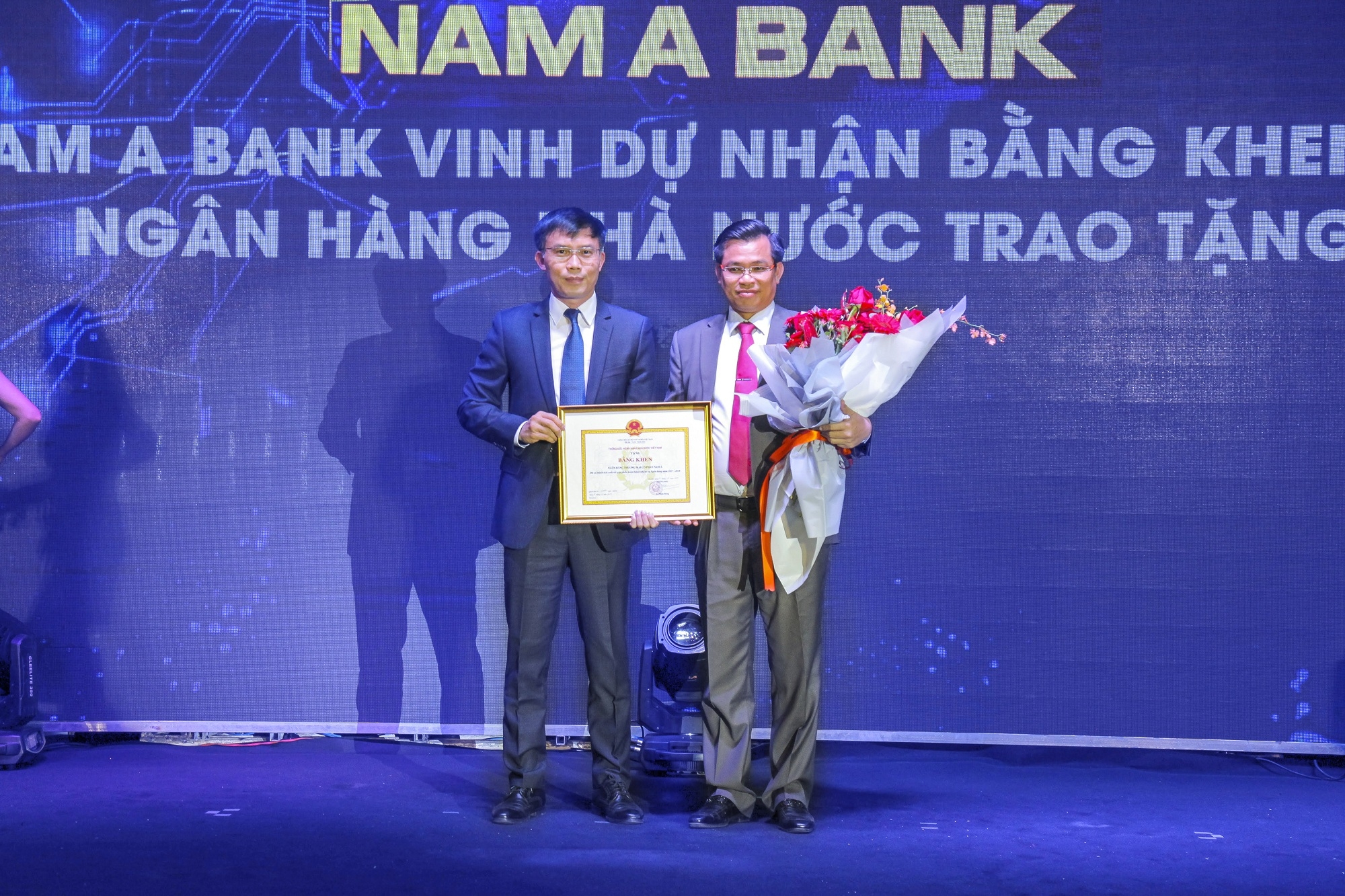 Nam A Bank nhận Bằng khen của Thống đốc