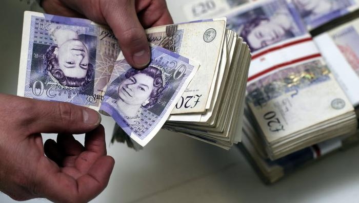 Đồng bảng Anh giảm khi BOE chia rẽ quan điểm về lãi suất
