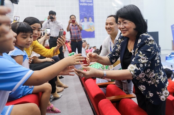Hơn 46 nghìn học sinh Vĩnh Long được thụ hưởng Sữa học đường năm học 2020-2021