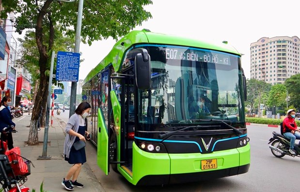 Lộ trình chuyển đổi xe buýt chạy năng lượng xanh vướng nhiều cơ chế