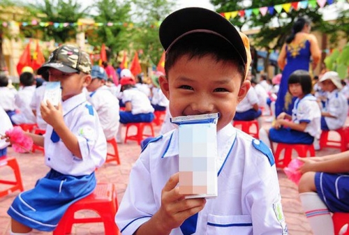 Hà Nội chỉ đạo đẩy mạnh chương trình sữa học đường