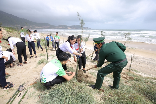 Vinamilk trồng 110.000 cây xanh góp phần phủ xanh Bình Định