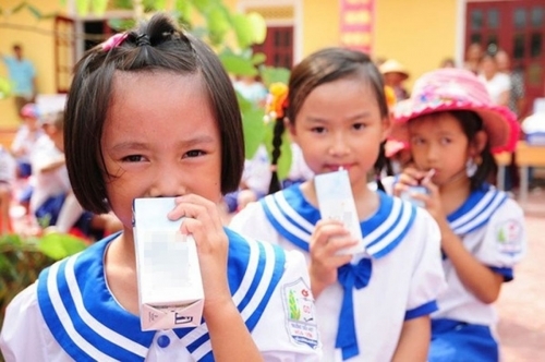 Sữa tươi trong chương trình sữa học đường phải đảm bảo đủ 21 vi chất