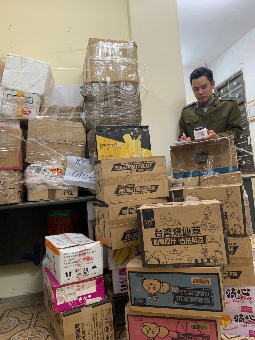 Hà Nội: Trên 1.500 sản phẩm thực phẩm chức năng, mỹ phẩm bị tạm giữ