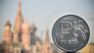 Đồng ruble của Nga giảm xuống mức thấp nhất trong 7 tháng
