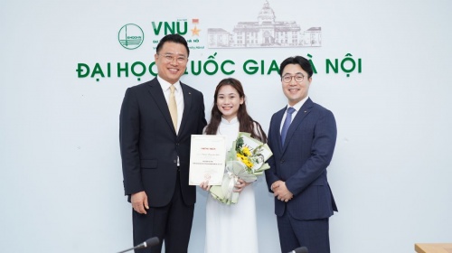 Chứng khoán KB Việt Nam trao học bổng cho 40 sinh viên xuất sắc Đại học Quốc gia Hà Nội