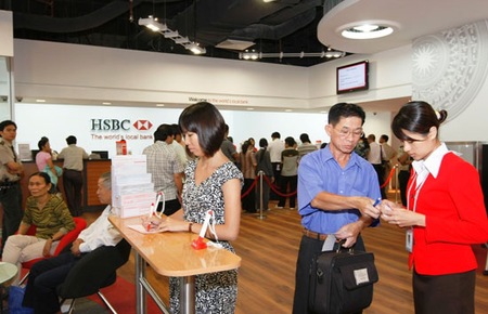 HSBC giảm thêm 1% lãi suất cho vay cá nhân