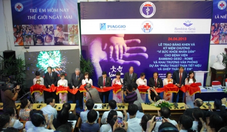 Việt Nam là nước đầu tiên thực hiện Dự án từ thiện “Vespa For Children”