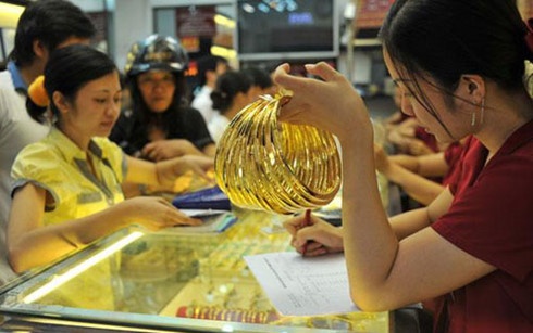 Nhu cầu vàng tại Việt Nam giảm 50%