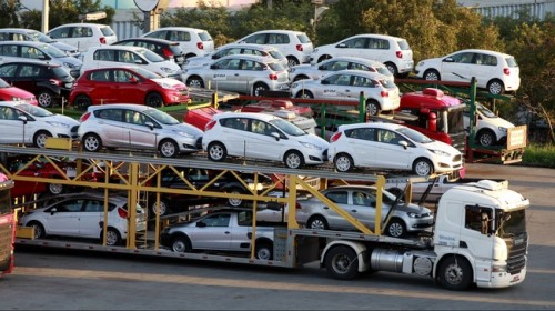 Lượng ô tô nhập khẩu tháng đầu năm giảm 50%