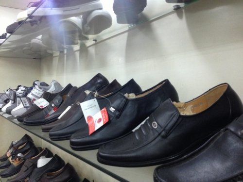 Da giày Việt chật vật ở thị trường nội