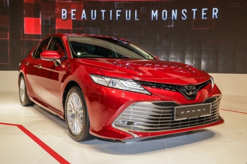 Soi chi tiết Toyota Camry 2019 có giá từ 997 triệu đồng