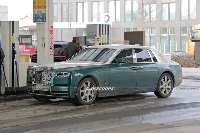 Rolls-Royce Phantom 2023 lần đầu lộ diện
