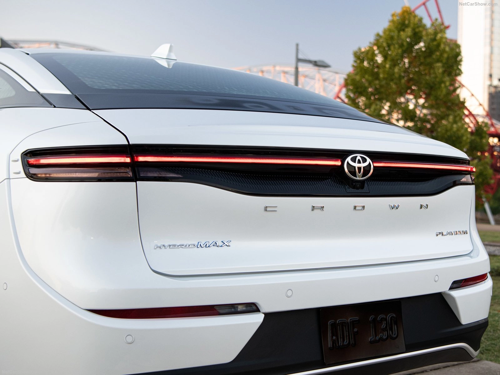 Toyota Crown 2023 có giá từ khoảng 940 triệu đồng
