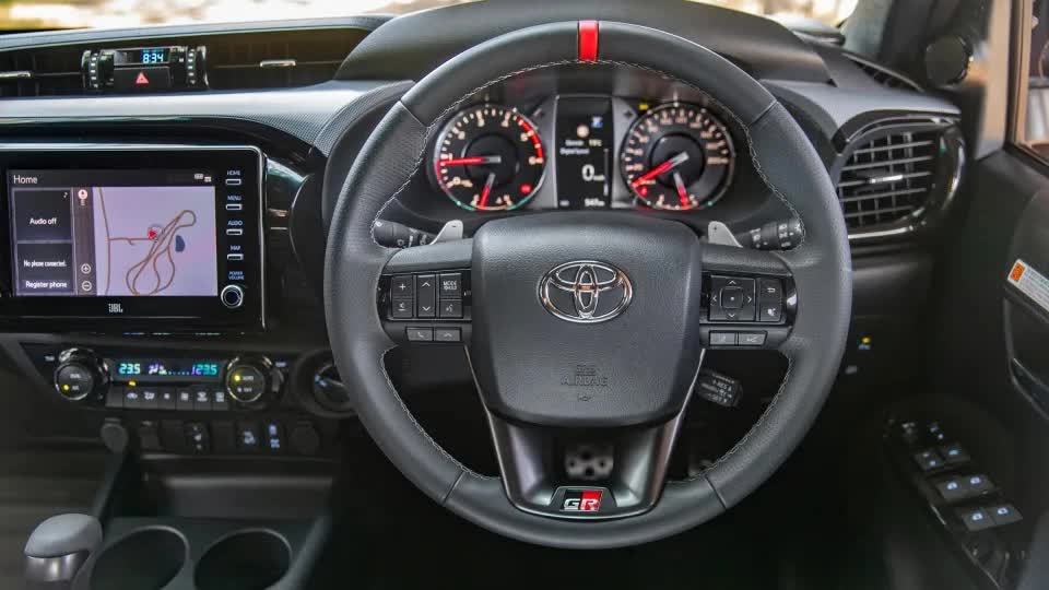 Ra mắt Toyota Hilux GR Sport 2023