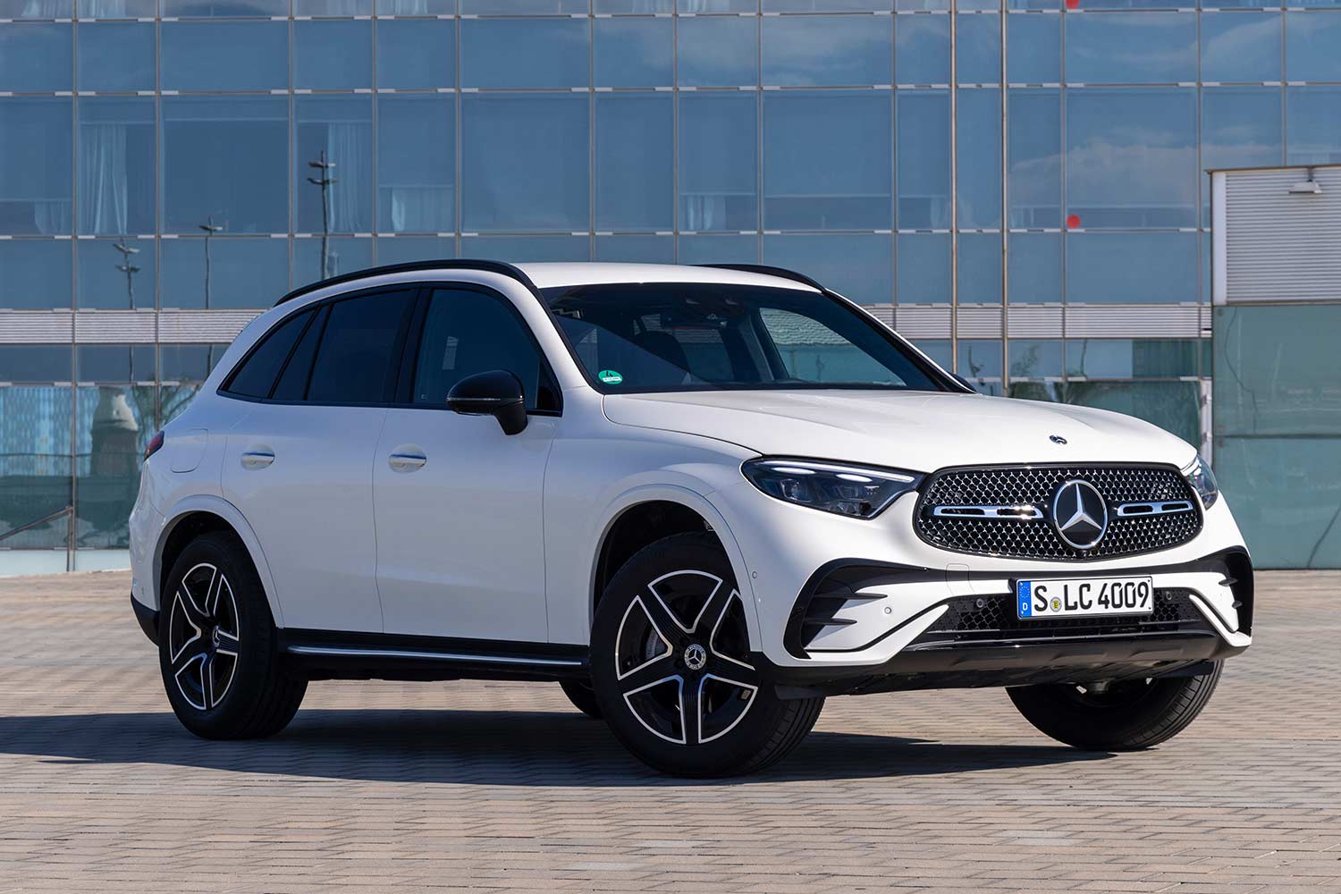 Mercedes-Benz GLC 2023 có giá dự kiến khoảng 2,9 tỷ đồng