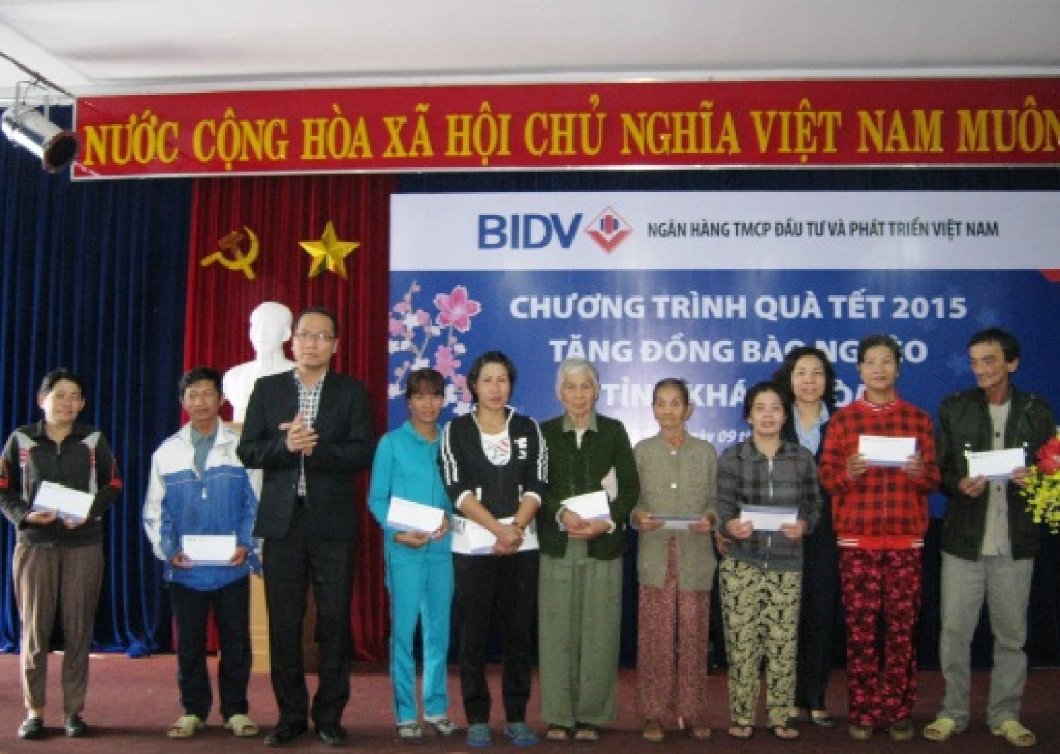 BIDV Khánh Hòa tặng 150 suất quà cho các hộ nghèo