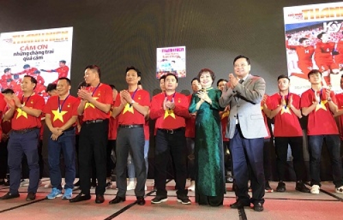 PNJ trao tặng bộ huy chương “Niềm tin vàng” cho U23 Việt Nam