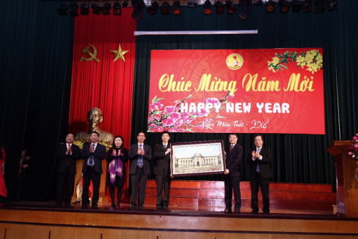 Thống đốc NHNN Lê Minh Hưng thăm, chúc Tết cán bộ, giảng viên Học viện Ngân hàng