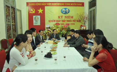 Phó Thống đốc NHNN Đào Minh Tú chúc mừng ngày Thầy thuốc Việt Nam