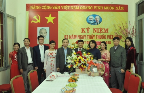 Phó Thống đốc NHNN Đào Minh Tú chúc mừng ngày Thầy thuốc Việt Nam