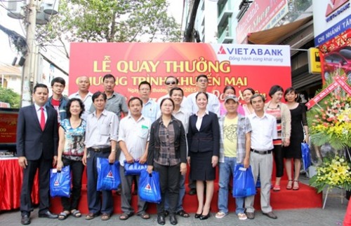 Hai khách hàng VietABank đã trúng xe SH