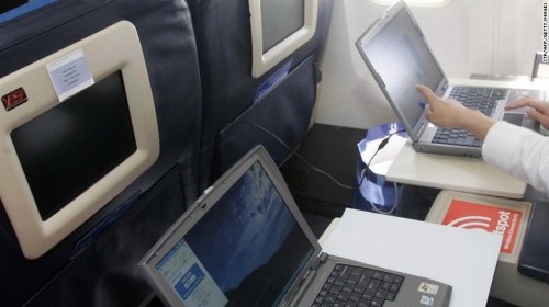 Lệnh cấm thiết bị điện tử trên khoang hành khách máy bay gây tranh cãi