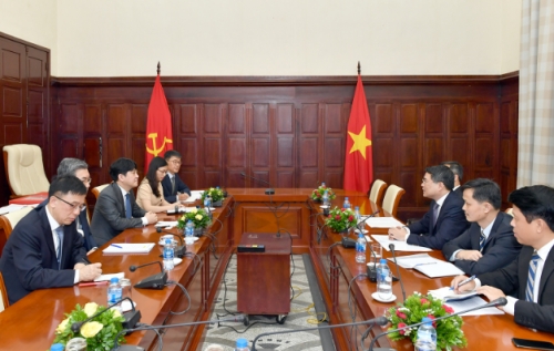 Khuyến khích các nhà đầu tư Hàn Quốc tham gia tái cơ cấu các TCTD Việt Nam