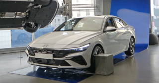 Hyundai Elantra 2024 giá khoảng 360 triệu đồng