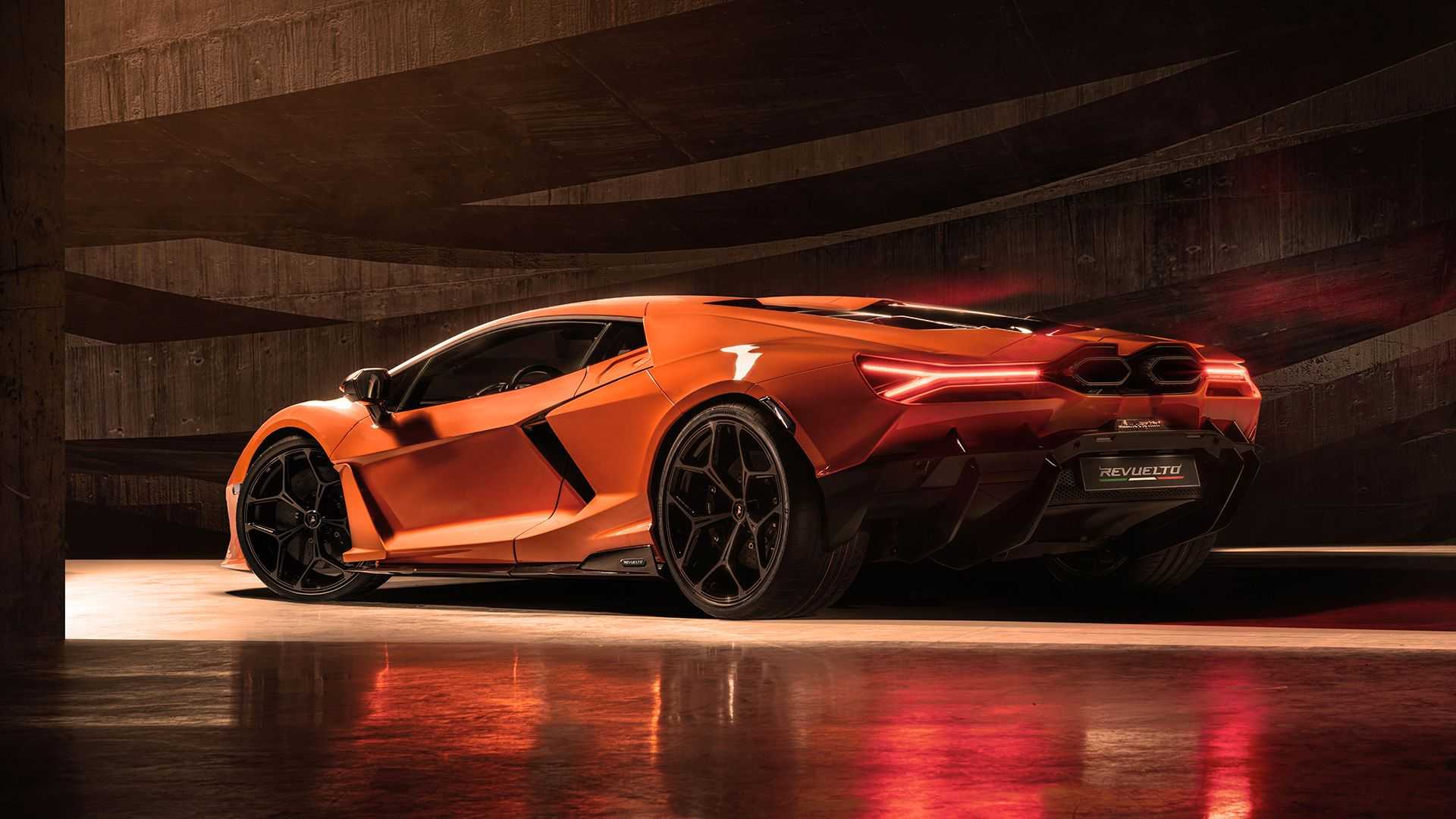 Lamborghini Revuelto ra mắt