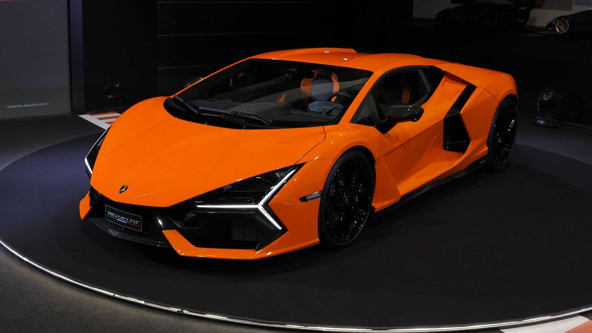 Lamborghini Revuelto ra mắt