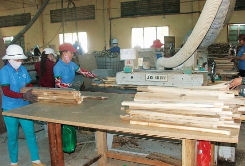 Các doanh nghiệp xuất khẩu gỗ: Chờ mở lối