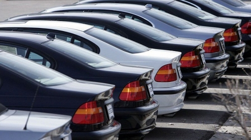 Bộ Tài chính bác thông tin về đề xuất tăng phí trước bạ với ô tô